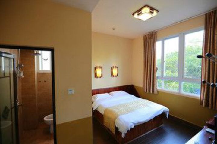Room 13 of 28