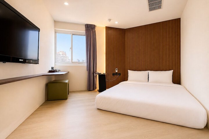 Room 121 of 160