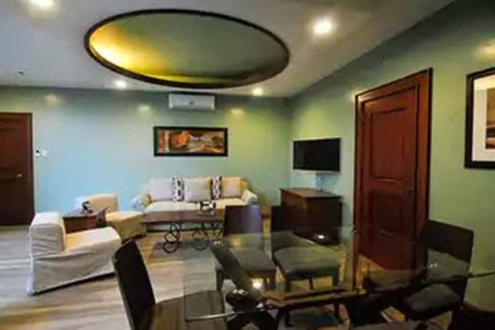 Room 18 of 90