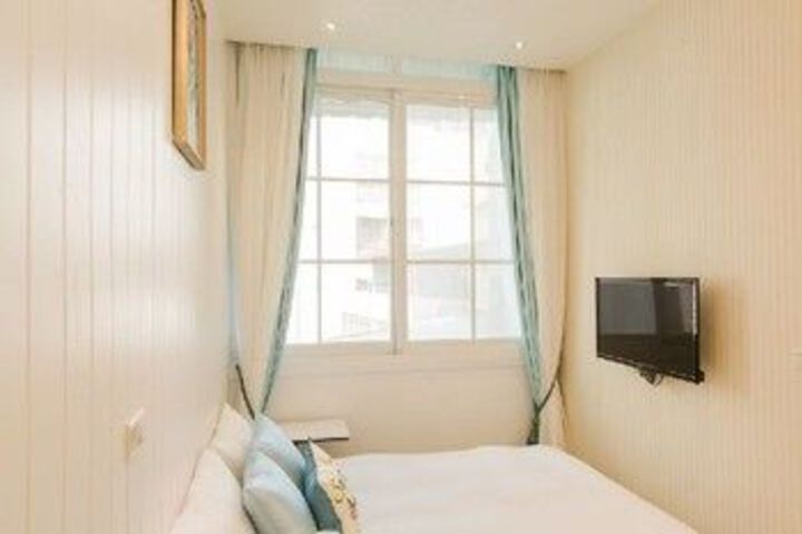 Room 8 of 40