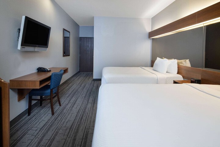 Room 6 of 32