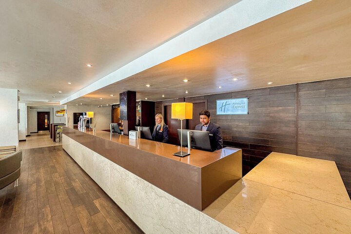 Hotel 77 of 100