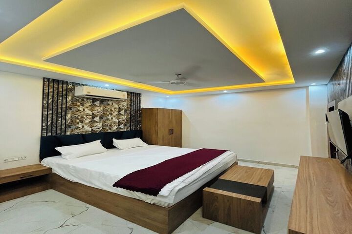Room 12 of 31