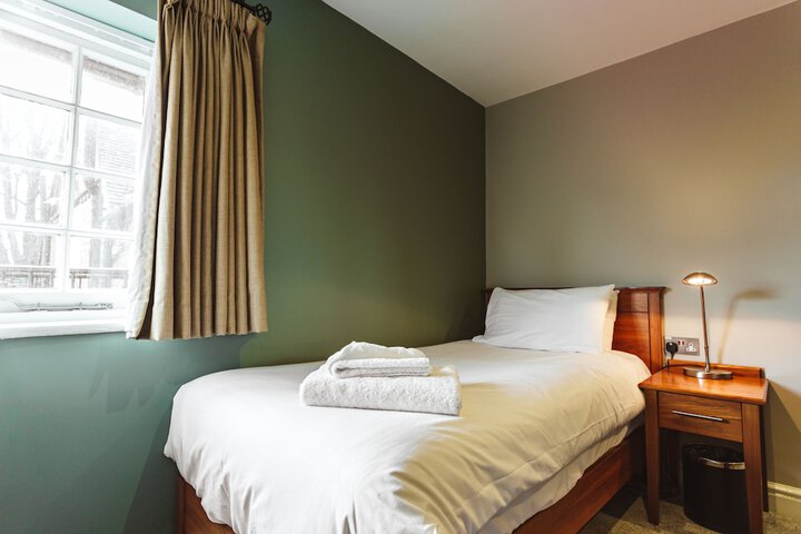 Room 15 of 37