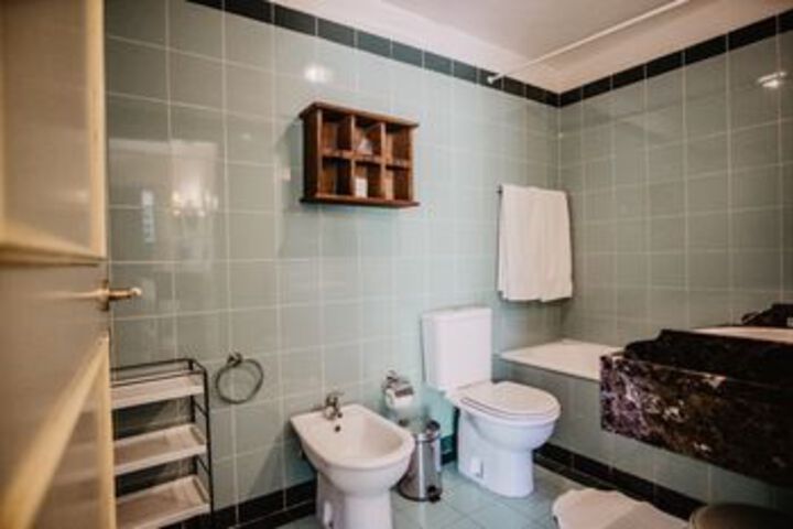 Room 6 of 80