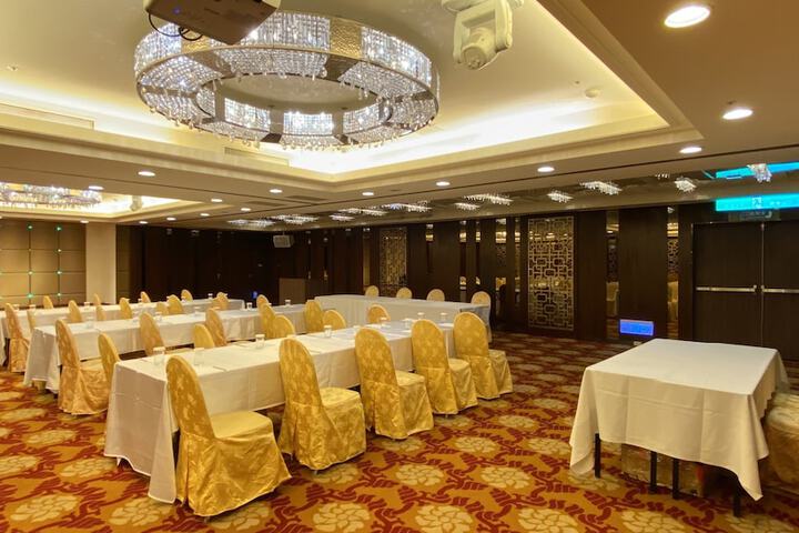 Ballroom/Hall 68 of 77