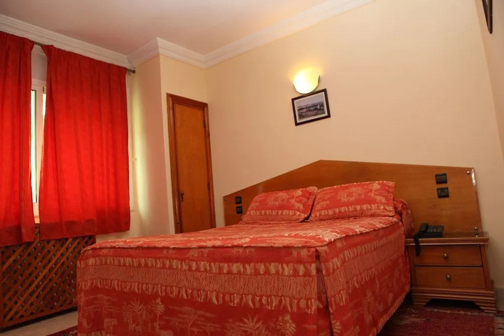 Room 6 of 13