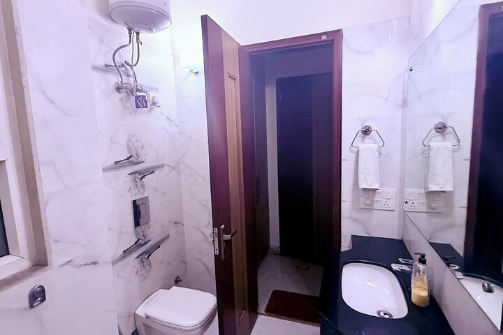 Room 9 of 11