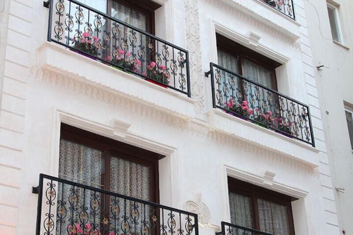 Exterior of Rolex Hotel