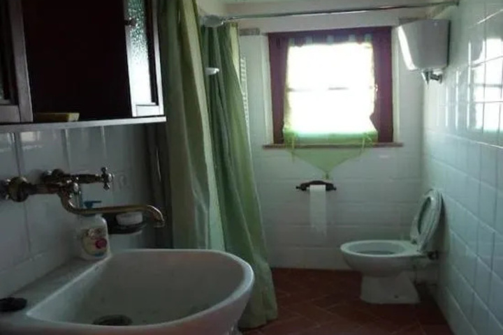 Room 6 of 6