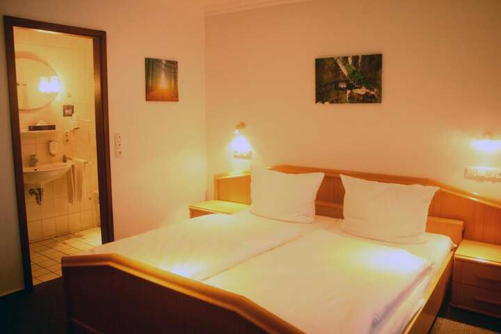 Room 8 of 34