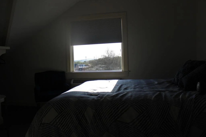 Room 2 of 10