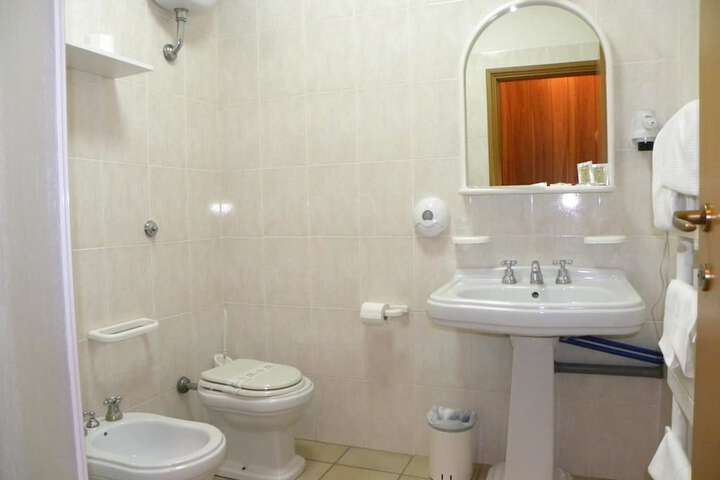 Room 9 of 30