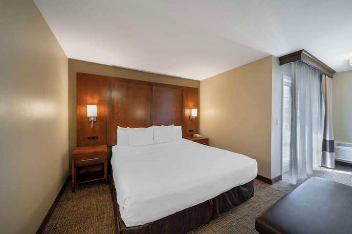 1 King Bed (33 of 34)