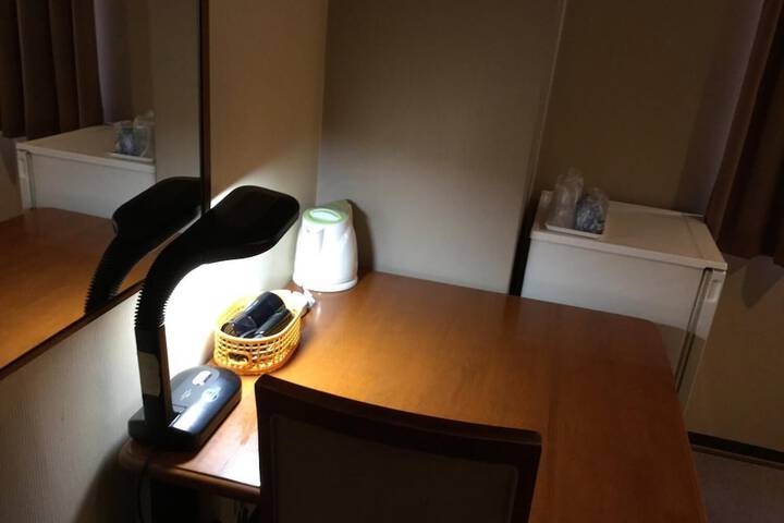 Room 11 of 40