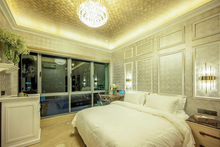 Room 13 of 285