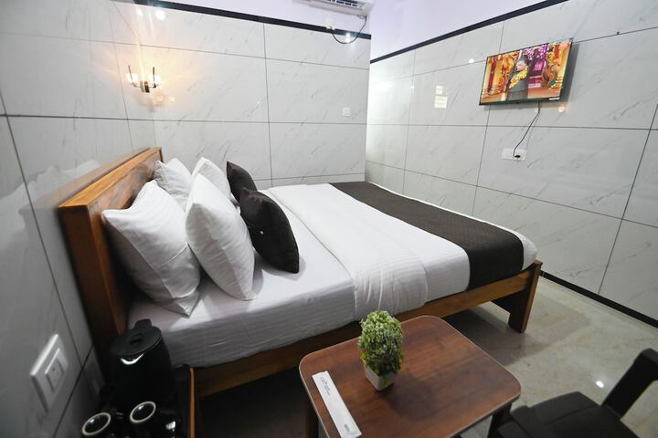 Room 4 of 51