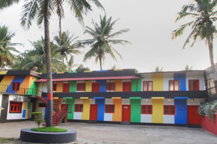 OYO 10757 Trippers Stay