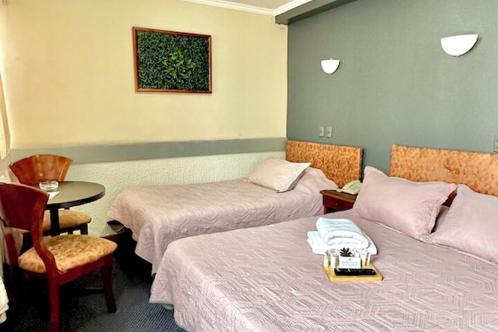 Room 13 of 30