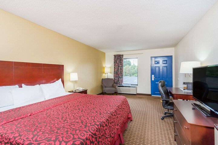 1 King Bed (3 of 14)