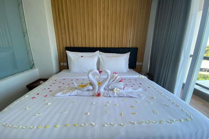 Room 6 of 73