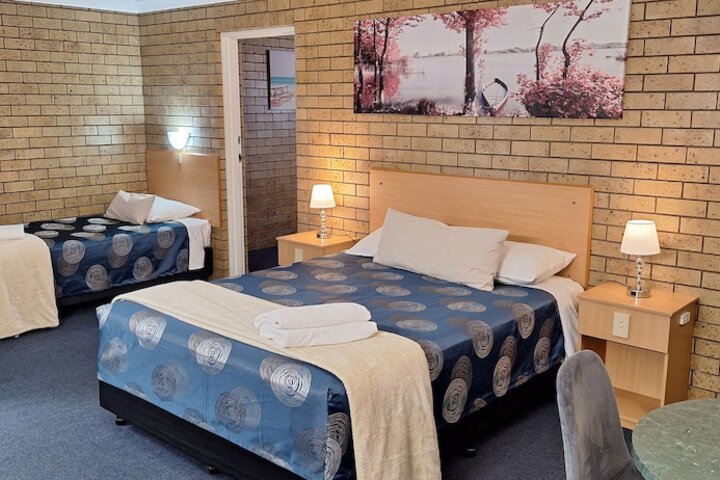 Room 6 of 32
