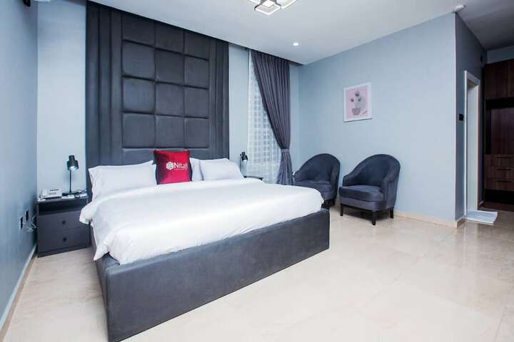 Room 10 of 30