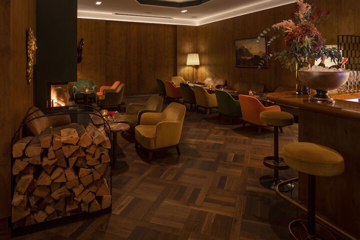 Lounge 61 of 71
