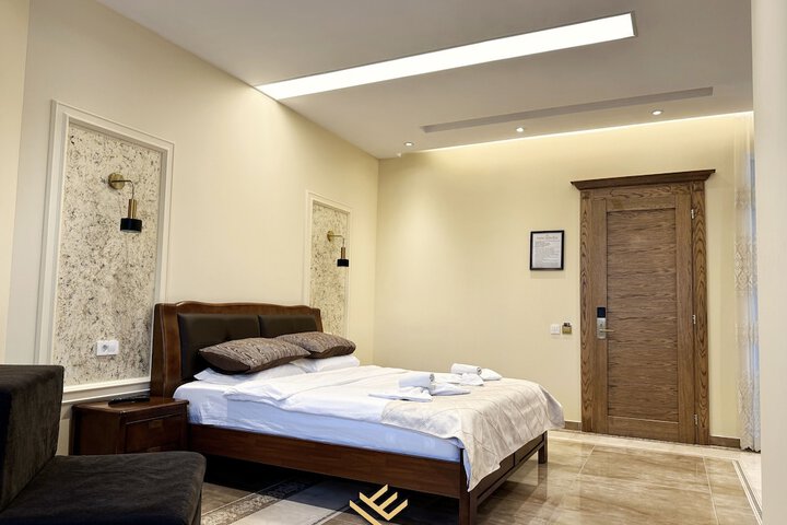 Room 4 of 121