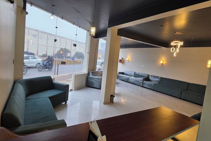 Hotel Interior 4 of 28