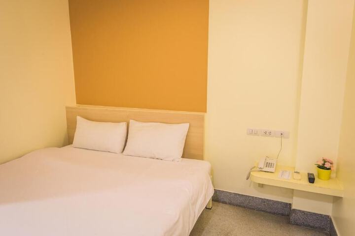 Room 18 of 39