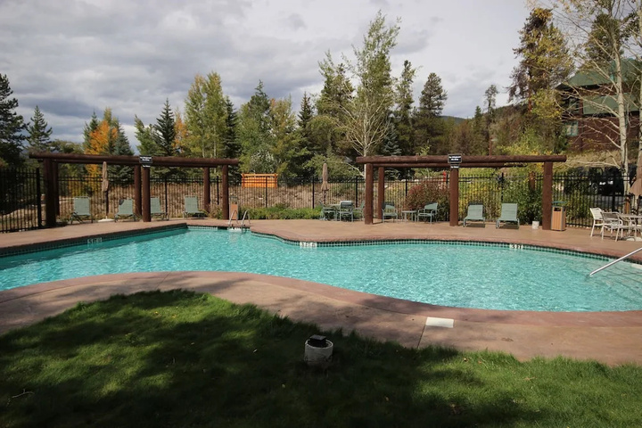 Pool 9 of 13