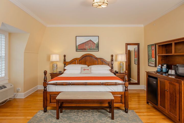 Deluxe Room 1 King Bed (15 of 18)
