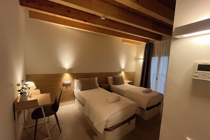 Room 3 of 16