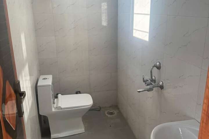 Room 5 of 9