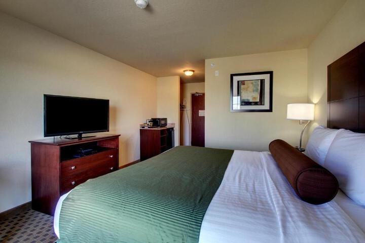 1 King Bed (8 of 11)