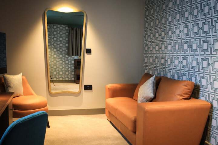 Room 19 of 38