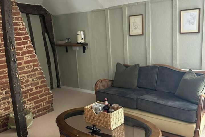 Room 11 of 32