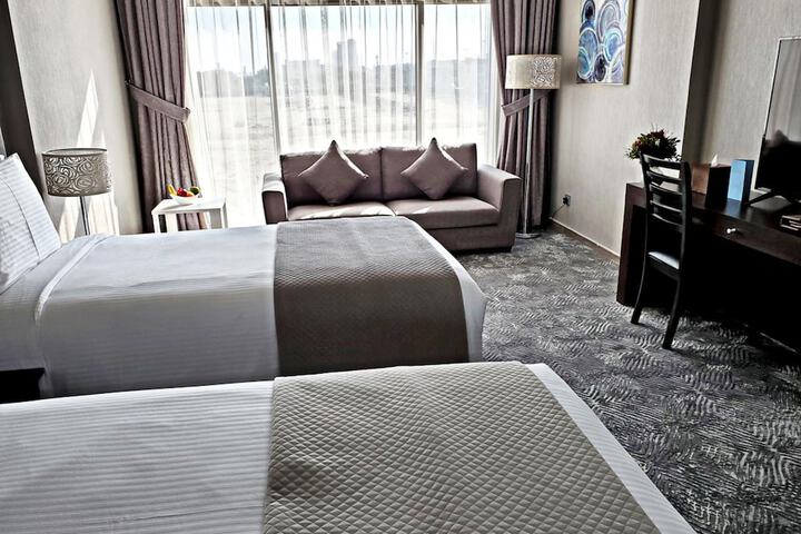 Room 10 of 25