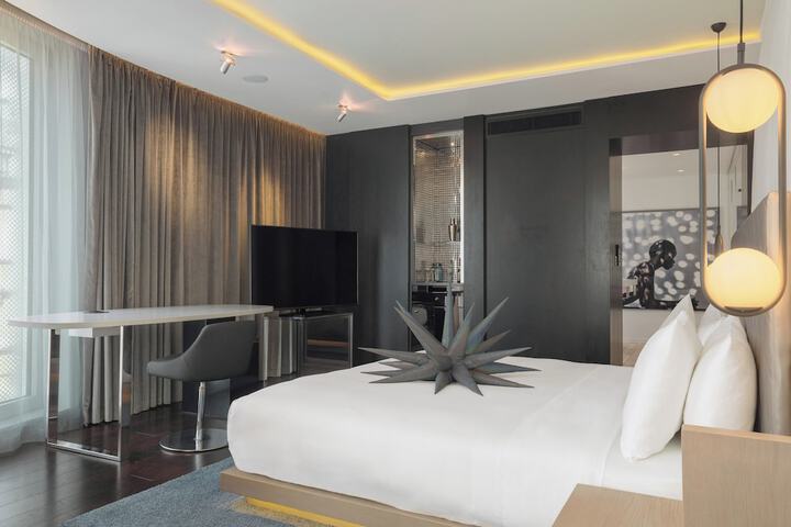 Room 35 of 161