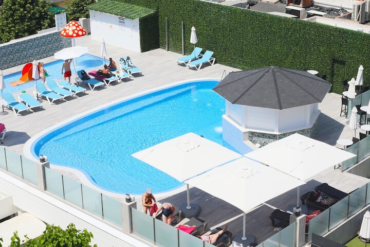 Hotel with Pool