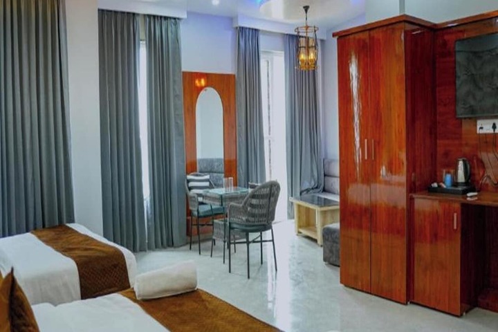 Room 9 of 30