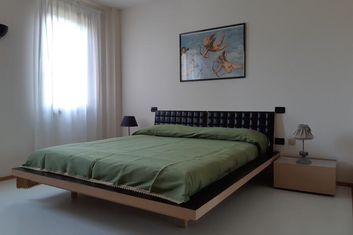 Room 21 of 27