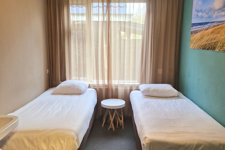 Room 11 of 37