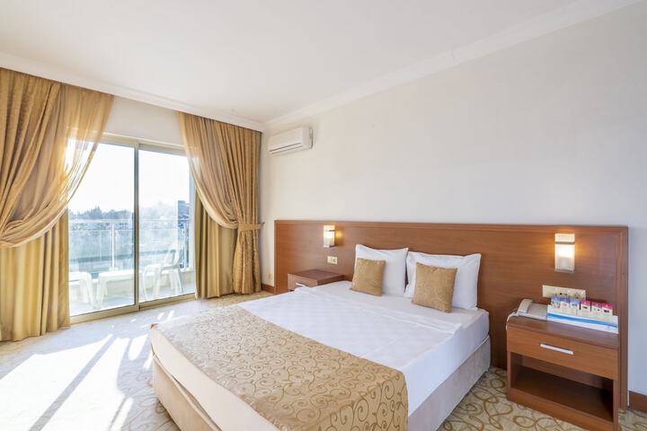 Room 8 of 43