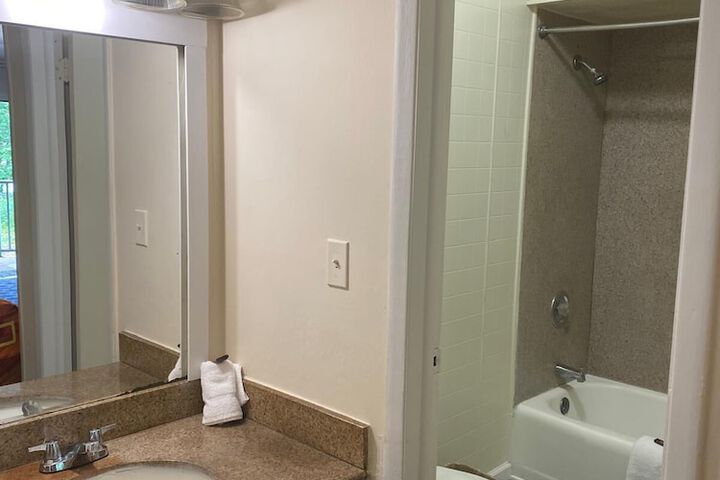 Room 9 of 10