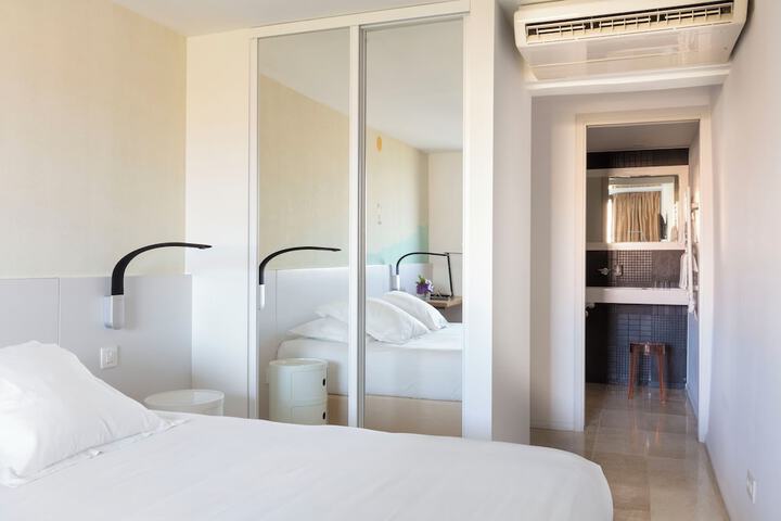 Room 27 of 71