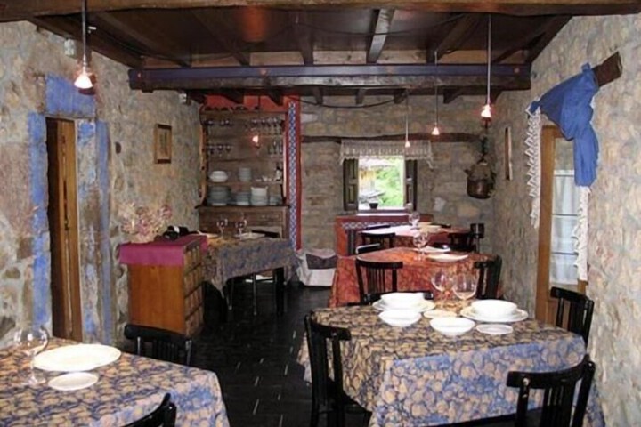 Dining 40 of 65