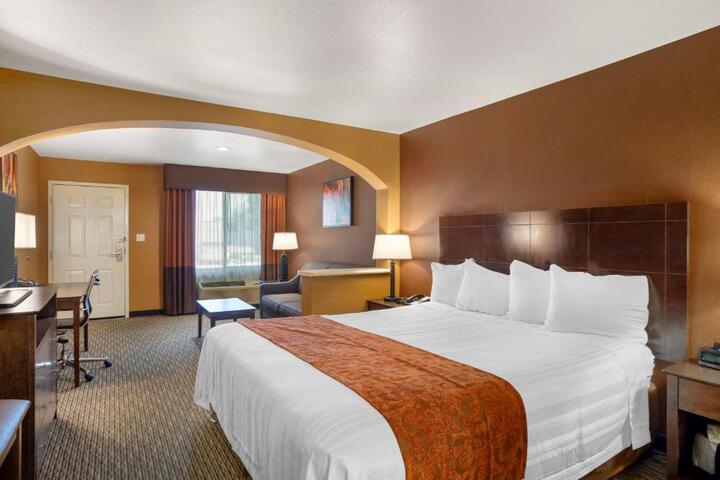 1 King Bed Mobility Accessible Communication Assistance Bathtub Continental Breakfast (9 of 13)