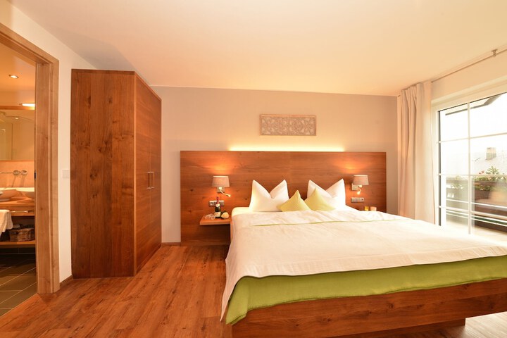 Room 12 of 73